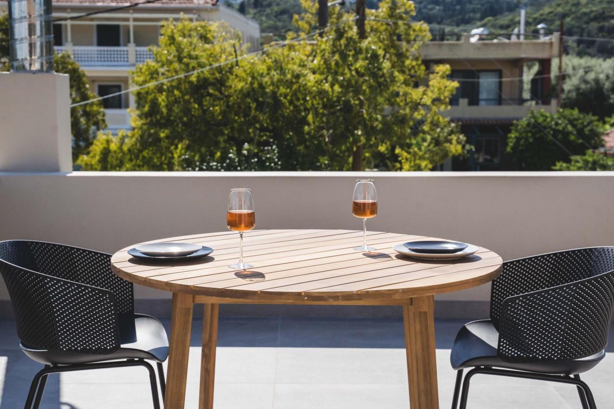 ניקיאנה Blue Symphony Suites Apartments מראה חיצוני תמונה