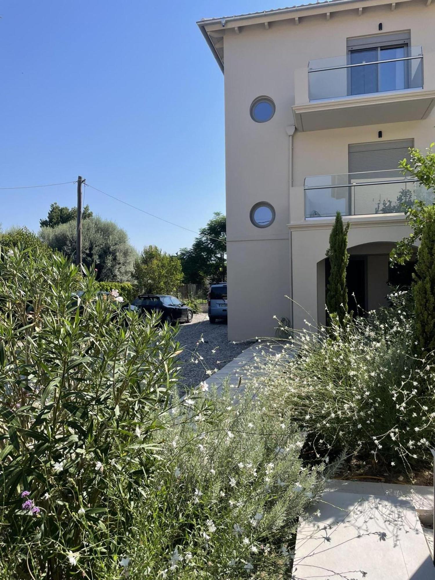 ניקיאנה Blue Symphony Suites Apartments מראה חיצוני תמונה